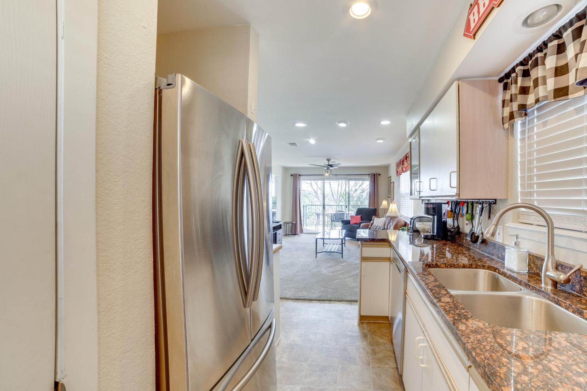 Branson Condo With Balcony, Near Silver Dollar City! Exterior photo